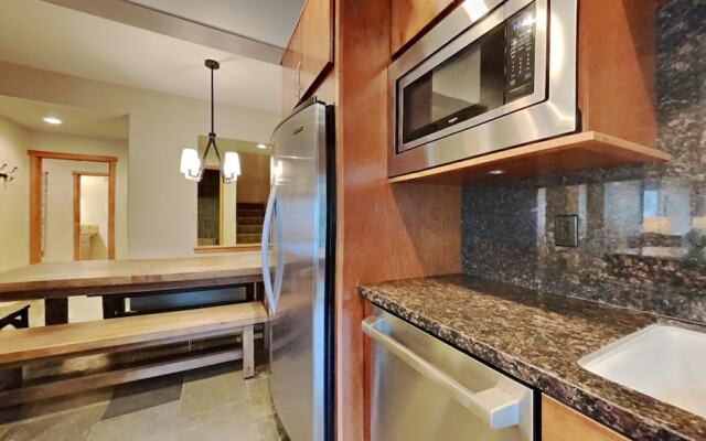 Spacious Snowbird Condo Unit Slopeside In Quiet Canyon Neighborhood