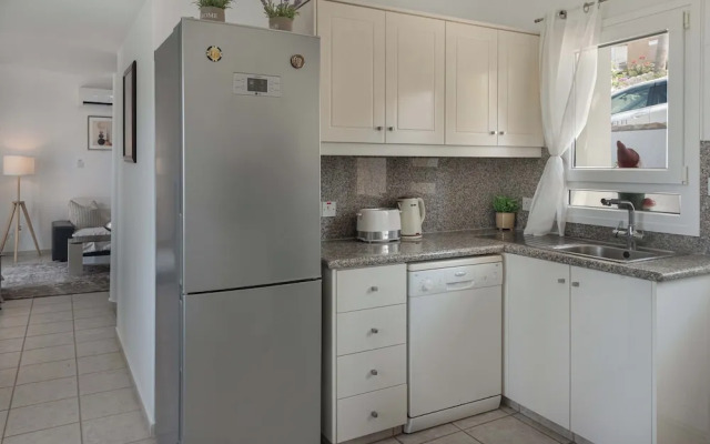 Phaedrus Living: Seaview Hilltop Maisonette