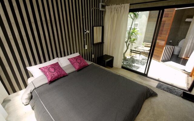 PAUSE Resort & Bar