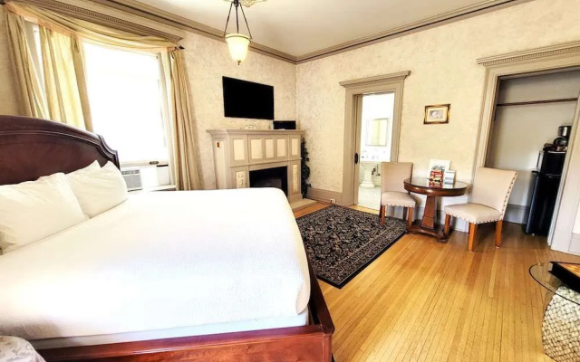 Historic Cotton Mansion Duluth Boutique Hotel