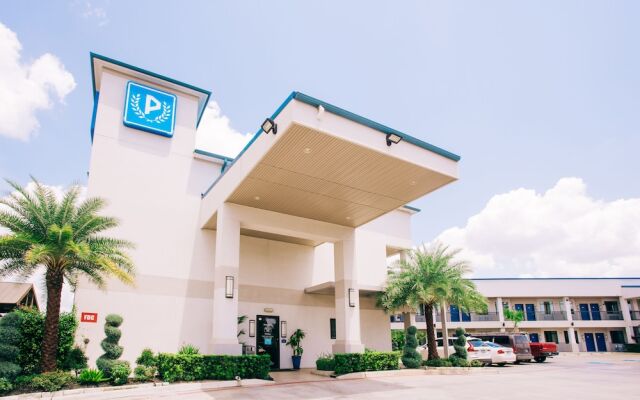 Palace Inn Blue I-45 & College Ave