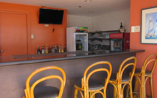 Nichols Airport Hotel
