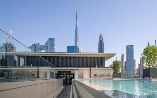 Aya - Impeccable 1BR Apartment with Balcony in City Walk