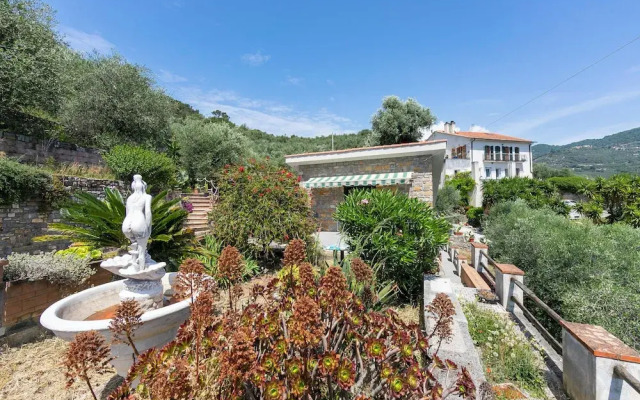 Villa Breezy Way - Among Greenery