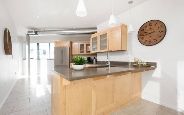 Upscale 3BR Penthouse by CozySuites