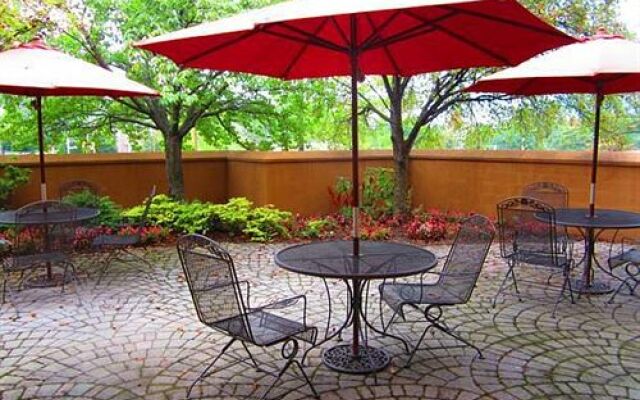 Courtyard State College