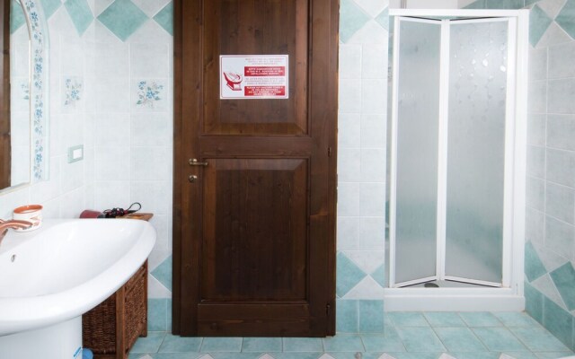 Refreshing Holiday Home in Casole D'elsa With Swimming Pool