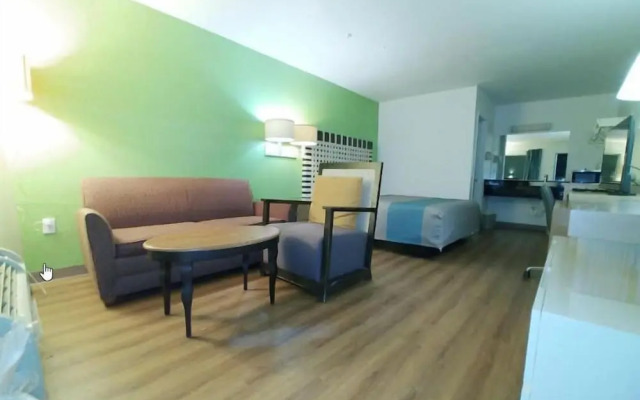 Country Yard Inn and Suite