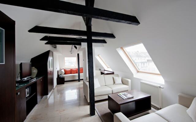 BURNS Art Apartments