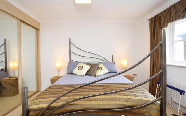 Luxury Top Floor 2Bd Apartment Apsley