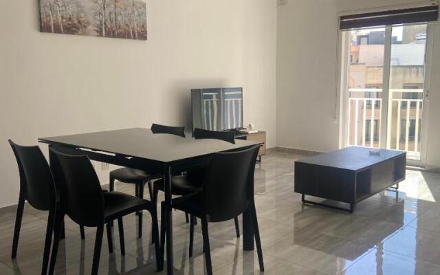 F10-1 Double room with private bathroom in shared Flat