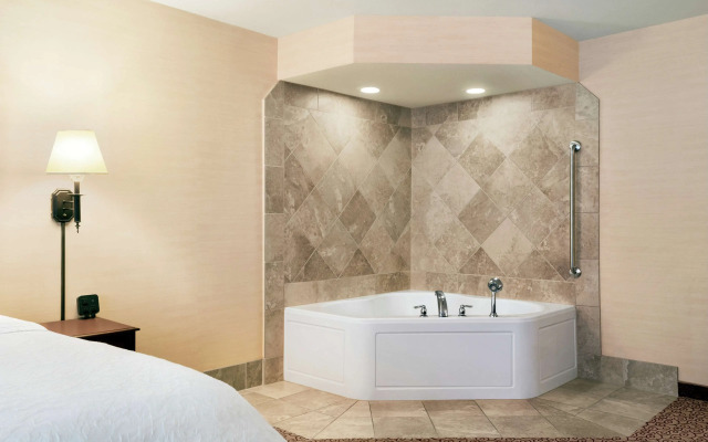 Hampton Inn & Suites West Bend