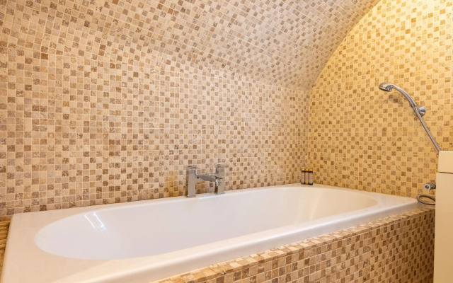 Niru 5-Star Hidden Secret on Earl's Court