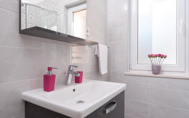 Nice Home in Crnja Luka With Wifi and 4 Bedrooms