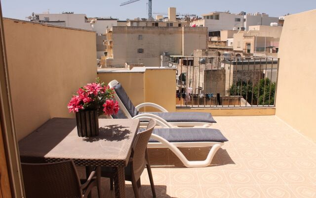 Spinola Bay Apartment by Getaways Malta