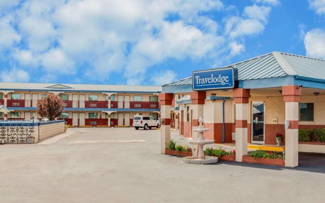 Travelodge by Wyndham Madison Heights MI