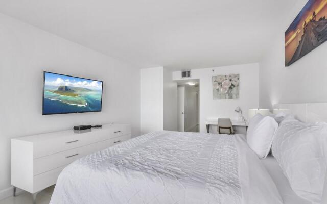 The Grand Condos by Edgewater One IR