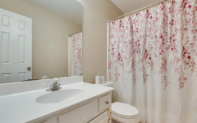 Pet-friendly Atlanta Home: 9 Mi to Downtown!