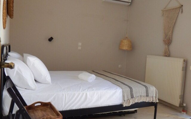 Arismary Cottage Home