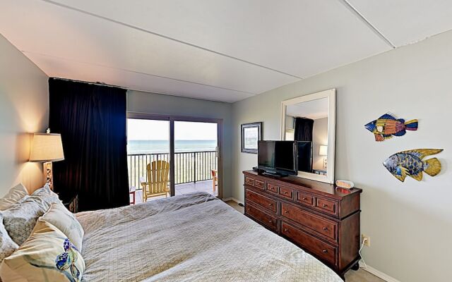 Beachfront W/ Pool & Balcony - Walk To Beach 2 Bedroom Condo