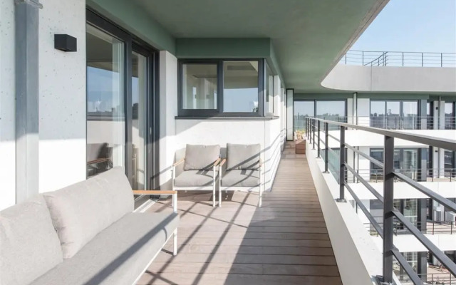 Serene Apartment With Mountain View