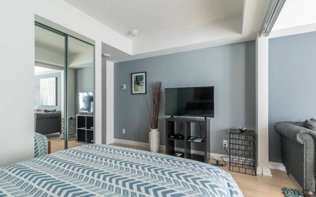 Newly Decorated Yorkville Condo