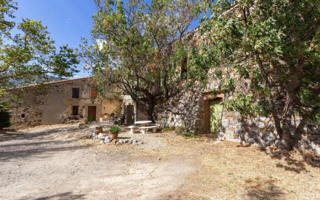 Charming Holiday Home in Tautavel with Balcony