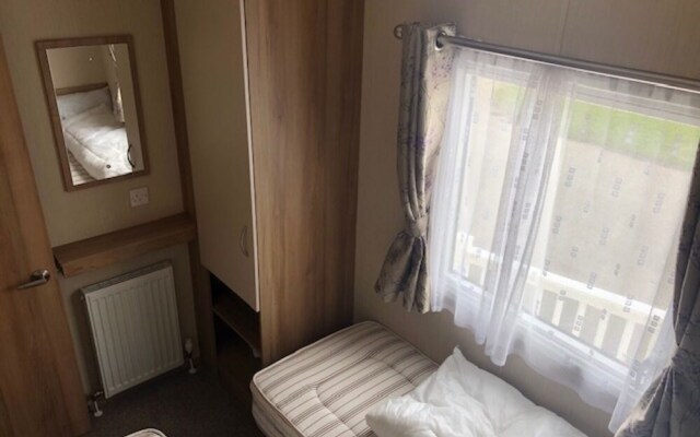 Beautiful Cosy 2-bed Caravan in Clacton-on-sea