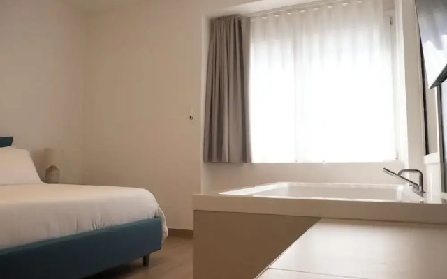 Monumental Luxury Rooms