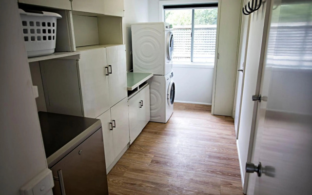 Lonsdale On Glaneuse