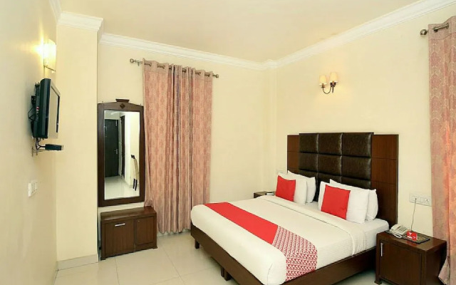 OYO 12989 White Diamond Hotel