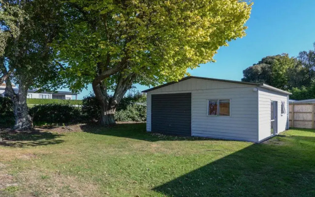 Serenity by the Lake - Lake Taupo Holiday Home