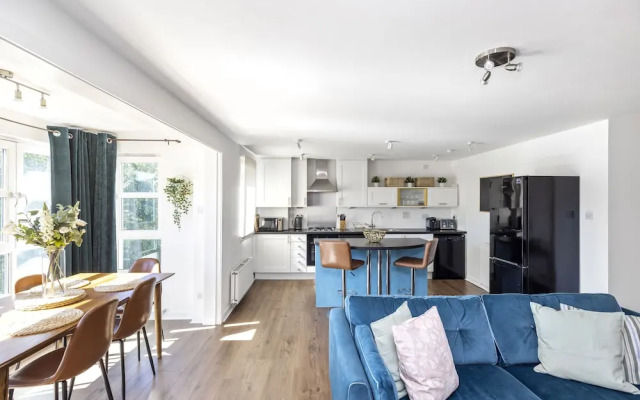JOIVY Stunning 2-Bed Flat W/ Free Parking