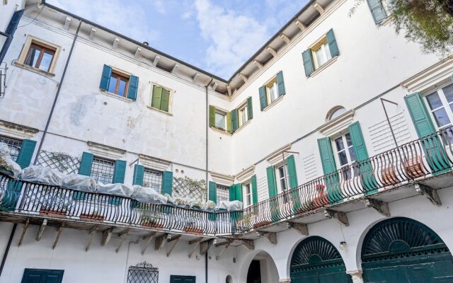 Veronetta Riverside Apartment