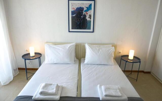 Sunny Bay, beachfront 1-bdrm apartment