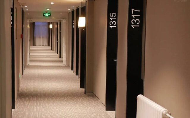 Home Inn Plus (Beijing Agriculture Exhibition Center Changhong Bridge)