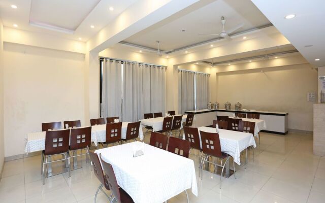 OYO 9594 Hotel Shree Residency