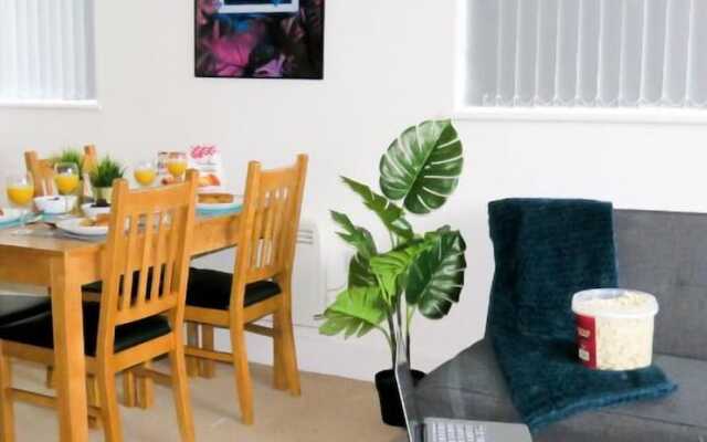 Tudors eSuites Two Bedroom & Balcony