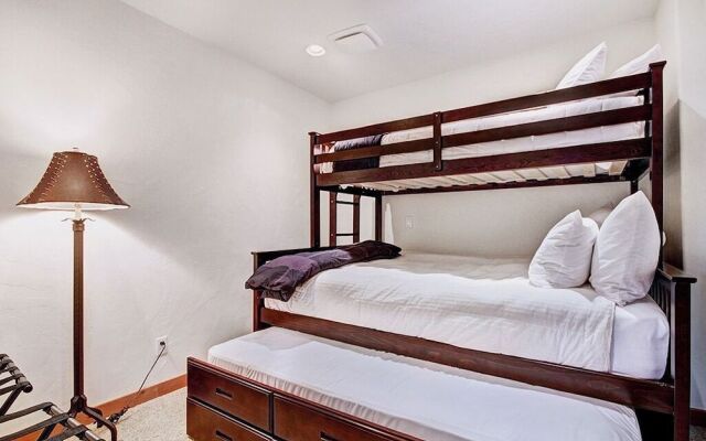 Pine Needle Lodge 5 Bedroom Home by RedAwning