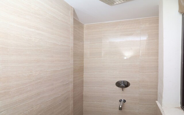 OYO 13301 Mayesha residency