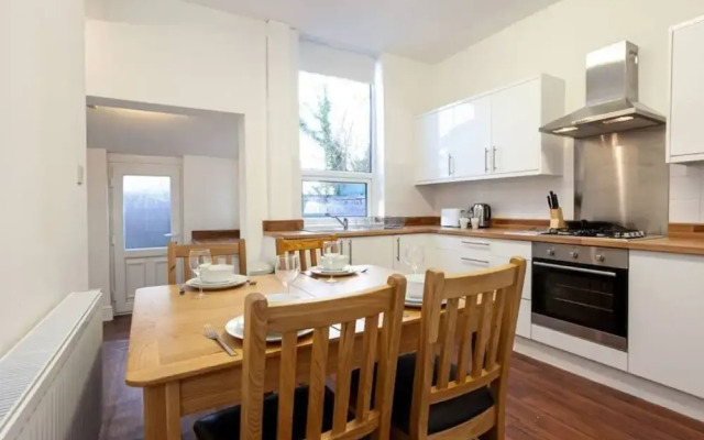Spacious Cosy 2 Bedroom House by Bridgewater Canal