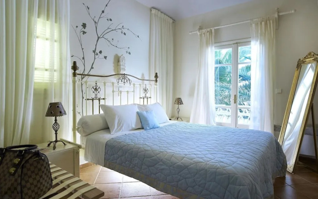 Paradisso Beach Villas