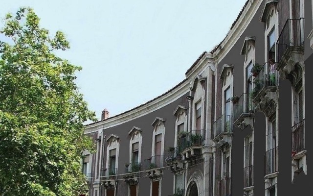 Balconi Su Piazza Dante