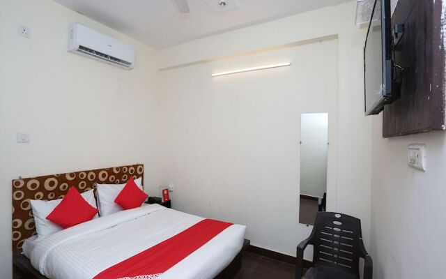 Oyo 30850 Hotel Hira