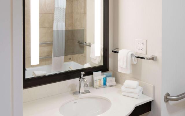 Hampton Inn & Suites Charlotte/South Park at Phillips Place