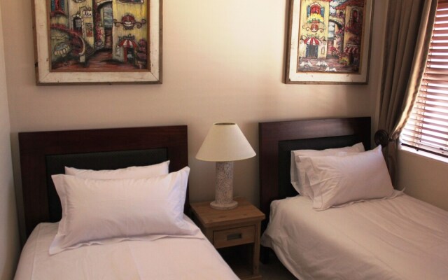 8 Santorini Self catering