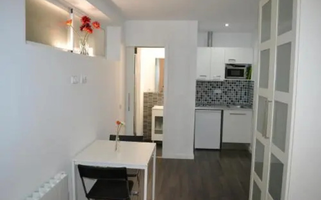 Room Gran Vía Apartments