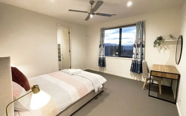 Luxury 7BRM Lakeside BigHouse Point Cook