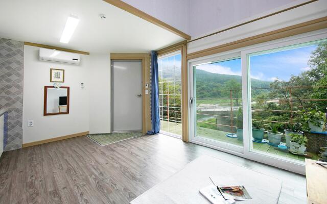 Hongcheon Gugotegamyun Pension