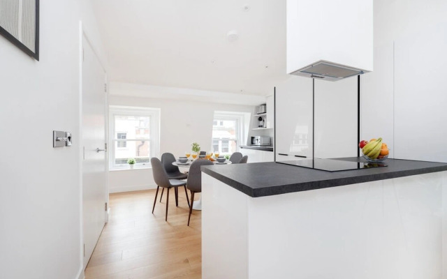Modern 2BR 2BA with Balcony by Soho